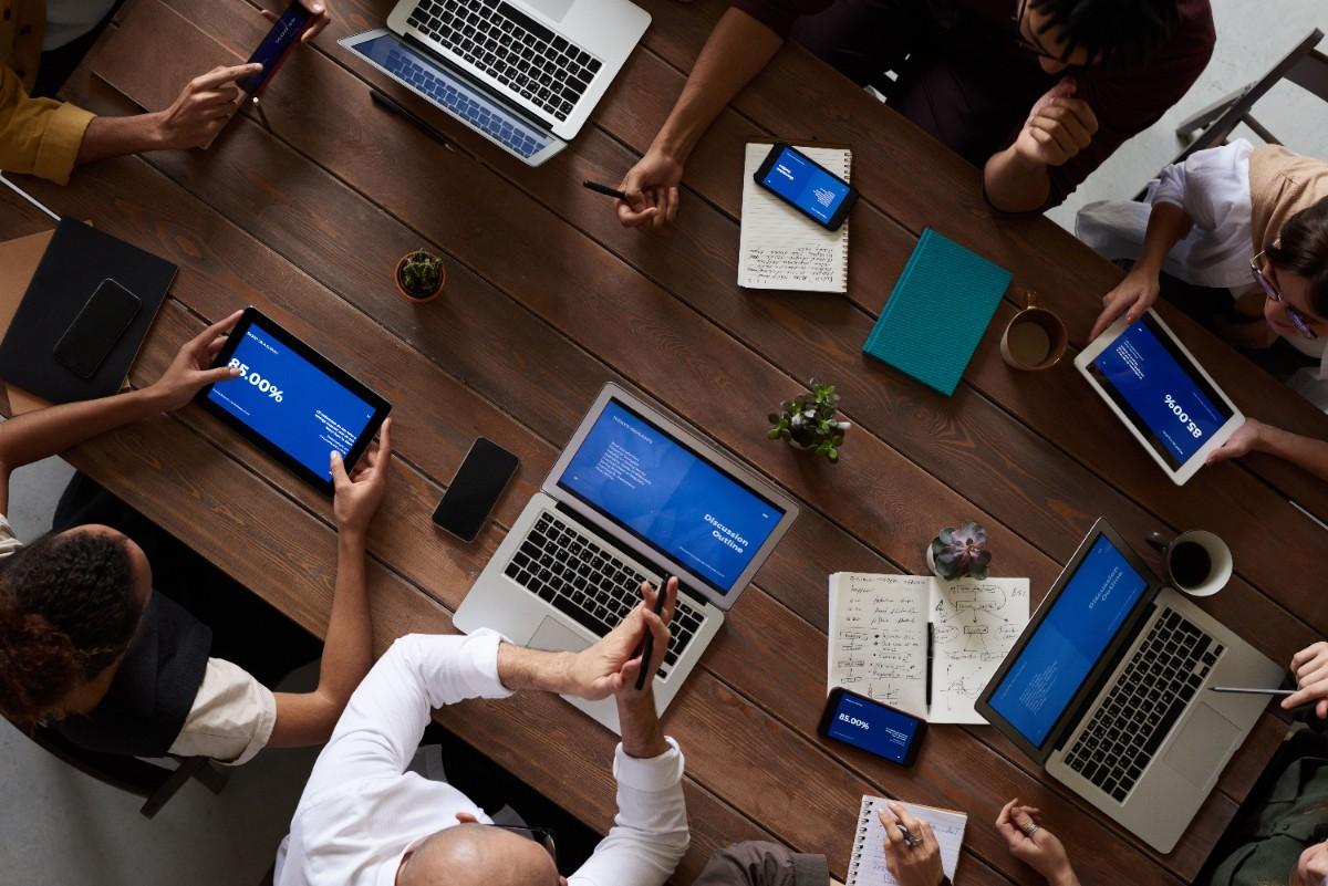 team of investors working together on a syndication